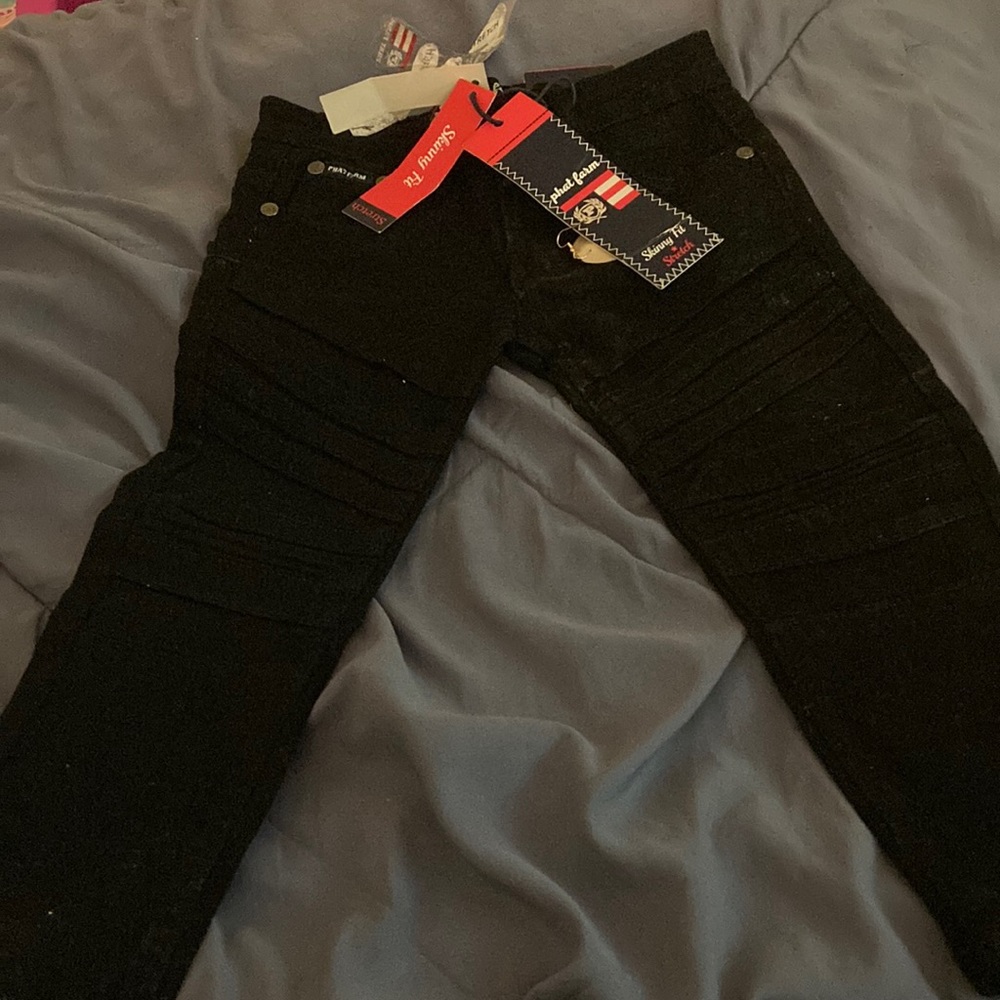 I’m selling pair phat farm pants with tags 3t boys black